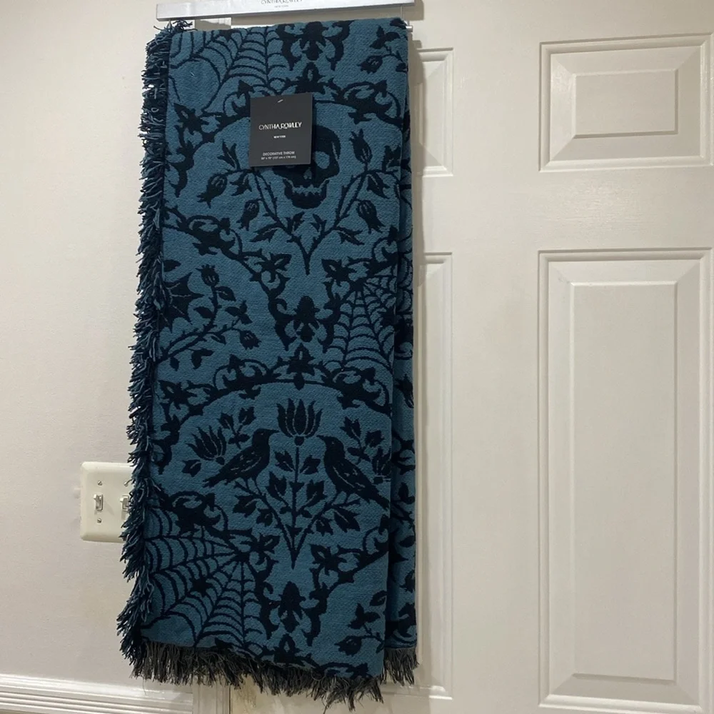 NWT. Cynthia Rowley, decorative throw blanket.